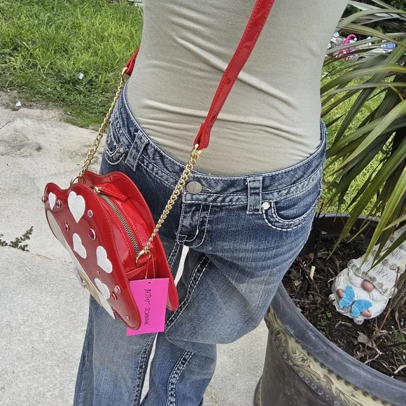 NWT RED MUSHROOM KITSCH BETSEY JOHNSON CROSSBODY - Picture 3 of 5